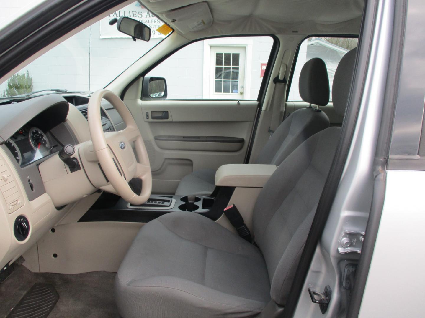 2008 SILVER Ford Escape (1FMCU02Z68K) , AUTOMATIC transmission, located at 540a Delsea Drive, Sewell, NJ, 08080, (856) 589-6888, 39.752560, -75.111206 - Photo#13